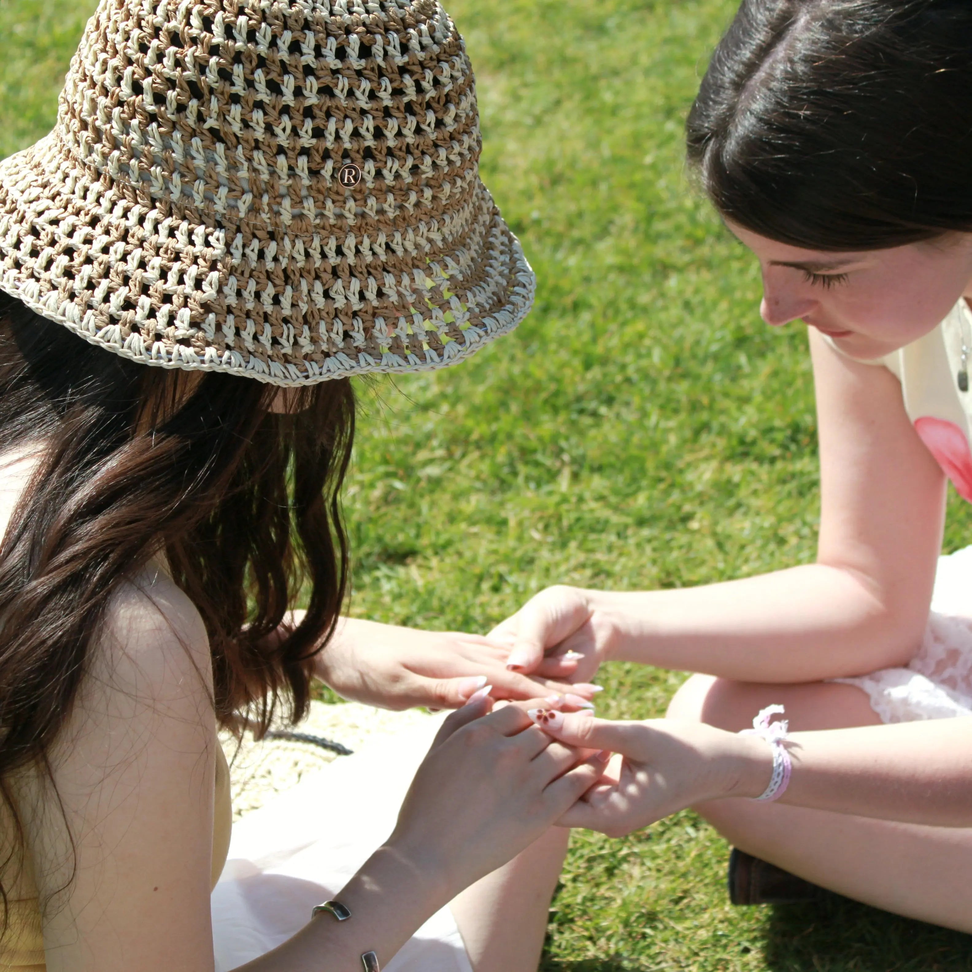 Comment enlever ses faux ongles press-on sans abîmer ses ongles naturels