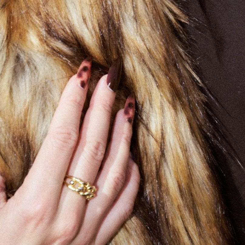 soimea faux ongles à pression brun forme amande extra long, effet creme avec motif ecaille de tortue,Faux ongles à coller effet crème marron, motif tortoise shell, extra longs. Par SOIMEA Paris