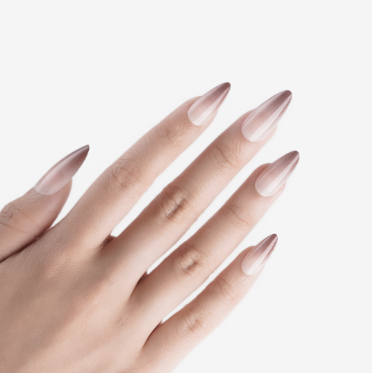 soimea faux ongles à pression brun forme amande extra long, effet creme couleur degrade comme une noisette delicieuse, Faux ongles à coller marron effet crémeux, longueur extra longue. Par SOIMEA Paris