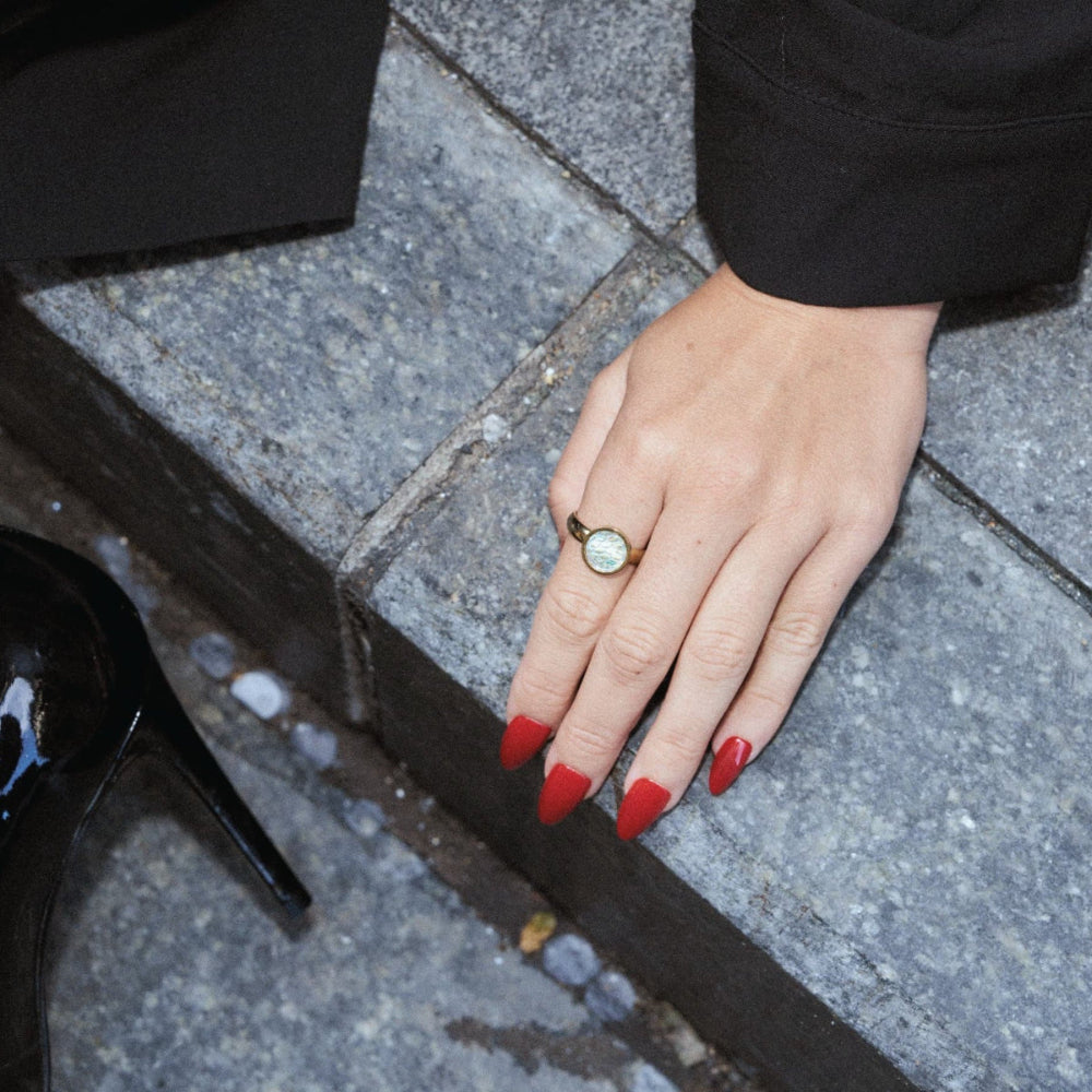 soimea faux ongles à pression rouges forme amande, style classique medium, finition laqué, Faux ongles rouges amande de longueur moyenne. Par SOIMEA Paris