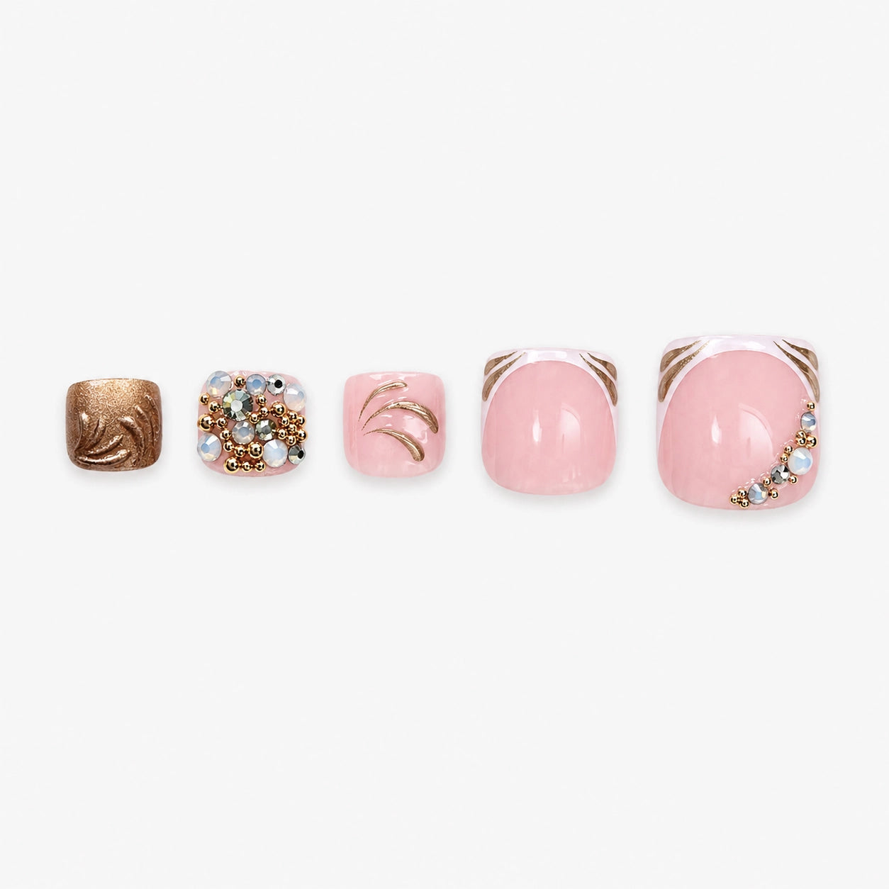 Faux ongles pour pieds press-on Feu d’Or avec French nude rosée, strass et motifs 3D dorés façon feu d’artifice