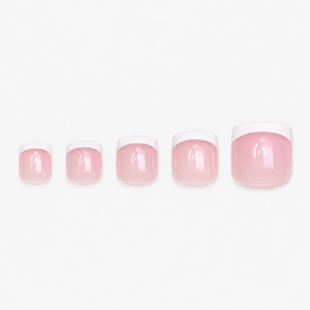 Faux ongles pour pieds press-on French Riviera avec base rosée naturelle et bord blanc classique