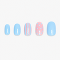 Faux ongles press-on courts Azurine Soimea baby blue avec capsules unies, pois et rayures en packshot