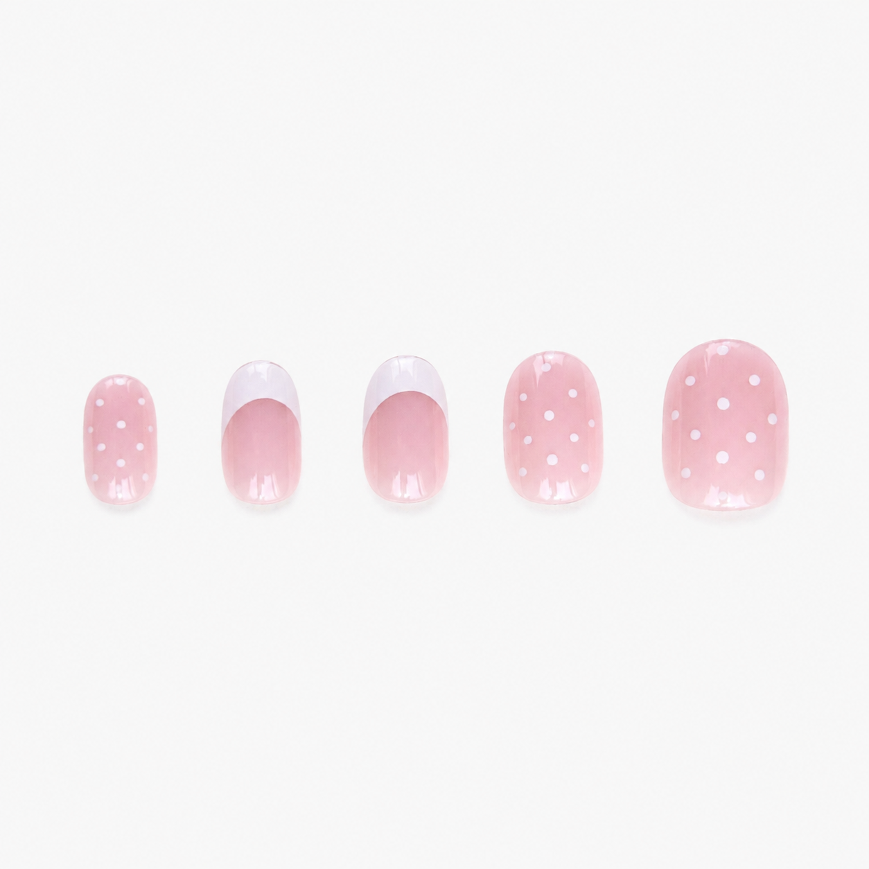 Faux ongles press-on courts Dottie Soimea avec French blanche, base nude rosée et pois en packshot