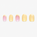 Faux ongles press-on courts Mimosa Soimea butter yellow avec French colorée et capsules unies en packshot