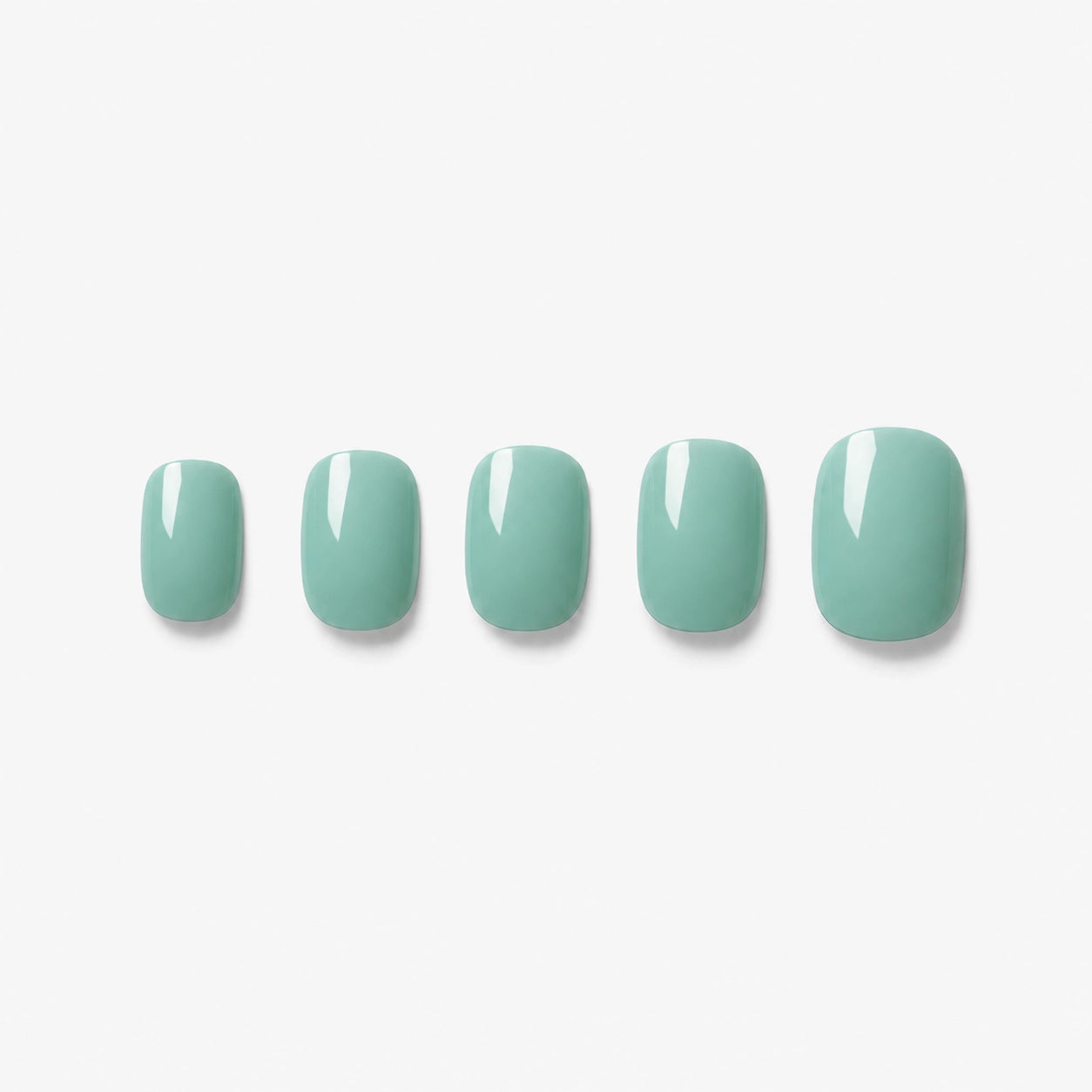 Faux ongles press-on courts arrondis Vert Menthe Soimea en vert pastel frais, finition brillante et estivale