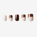 soimea faux ongles à pression dirty coffee degrade forme carre Faux ongles carrés blanc et marron de longueur moyenne – effet pailleté. Par SOIMEA Paris