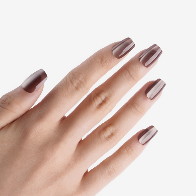 soimea faux ongles à pression taupe brun glacé forme ballerine effet œil-de-chat verre cristallin transparent, style classique Faux ongles ballerine marron effet Cat Eye – longueur moyenne. Par SOIMEA Paris