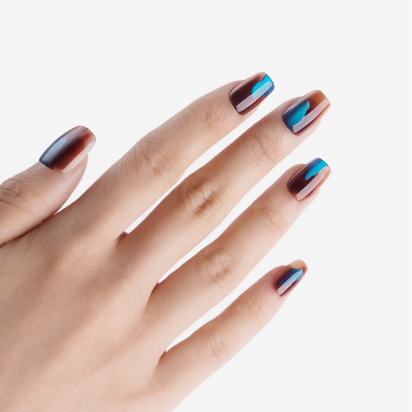soimea faux ongles à pression caramel bleu turquoise forme ballerine medium avec les motifs écailles de tortue, effet brillant et cateye, Faux ongles ballerine effet écaille de tortue bleu et marron – longueur moyenne. Par SOIMEA Paris