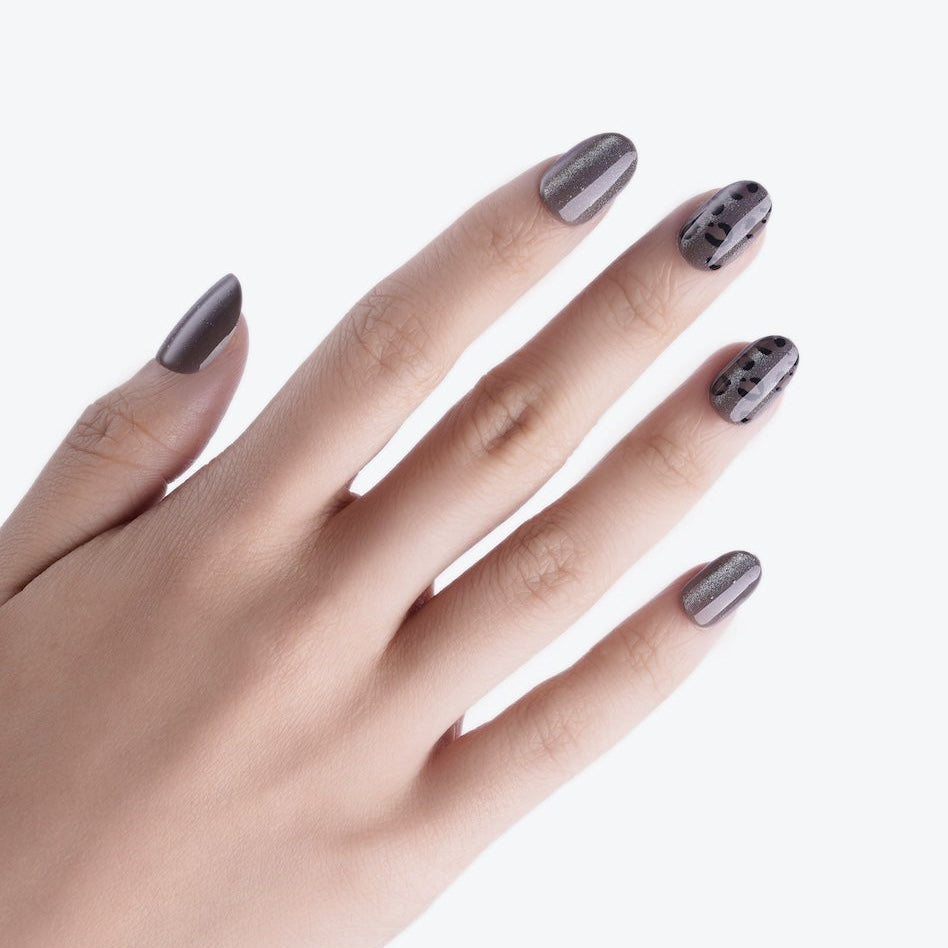soimea faux ongles à pression taupe glacé forme rond medium effet œil-de-chat verre cristallin transparent avec motif leopard, Faux ongles à coller forme ovale, motif animalier rose/marron, effet Cat Eye. Par SOIMEA Paris