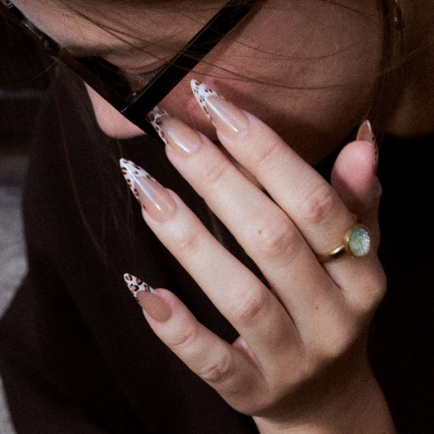 soimea faux ongles à pression beige forme amande extra long, style french manucure effet creme avec motif leopard, nude cream finish animal print french style extra long press-on nails