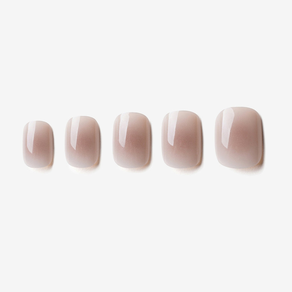 soimea faux ongles a pression beige nude teinte sable forme squoval style classique court effet satiné, short press-on nude sand color nails with soap effect