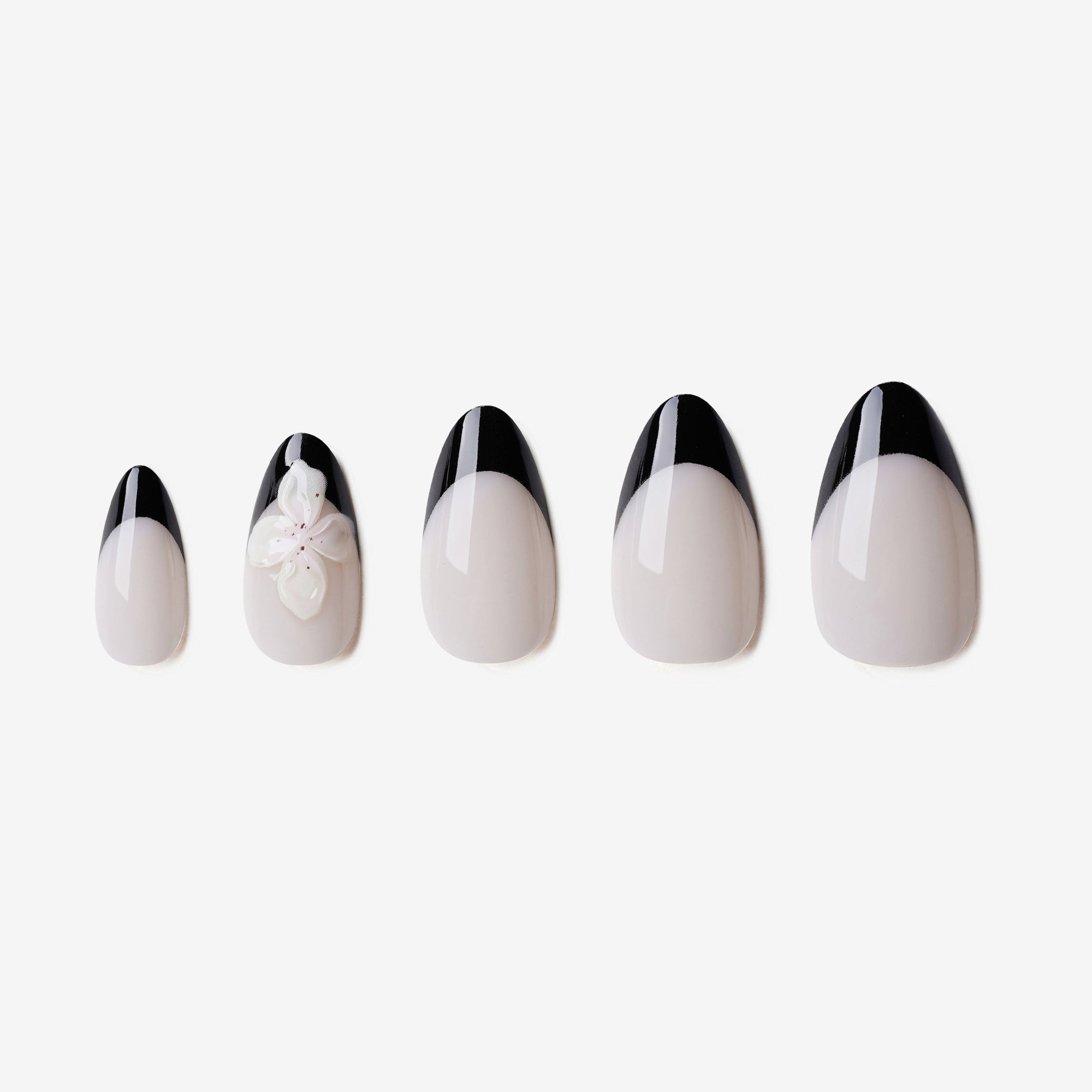 soimea faux ongles à pression blanc  forme amande long, style french manucure classique avec 3D Fleur de lis, effet crème, white & black french style long press-on nails with Lys flower decoration