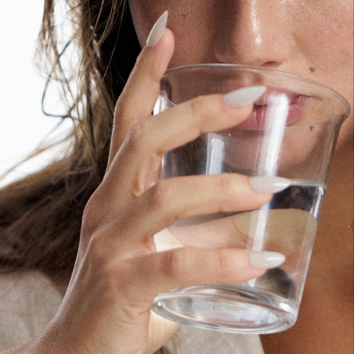 soimea faux ongles à pression blanc lacté forme amande effet crème, milk white creamy finish almond press-on nails