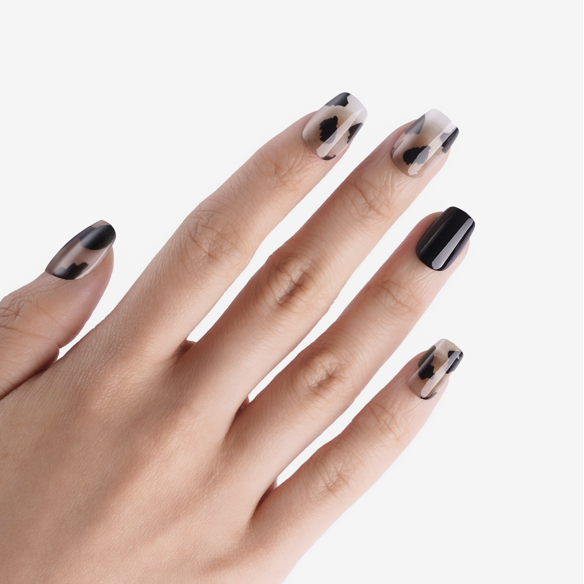 soimea faux ongles à pression noir gris motif vache forme ballerine medium effet crème, black grey animal print creamy finish ballet press-on nails