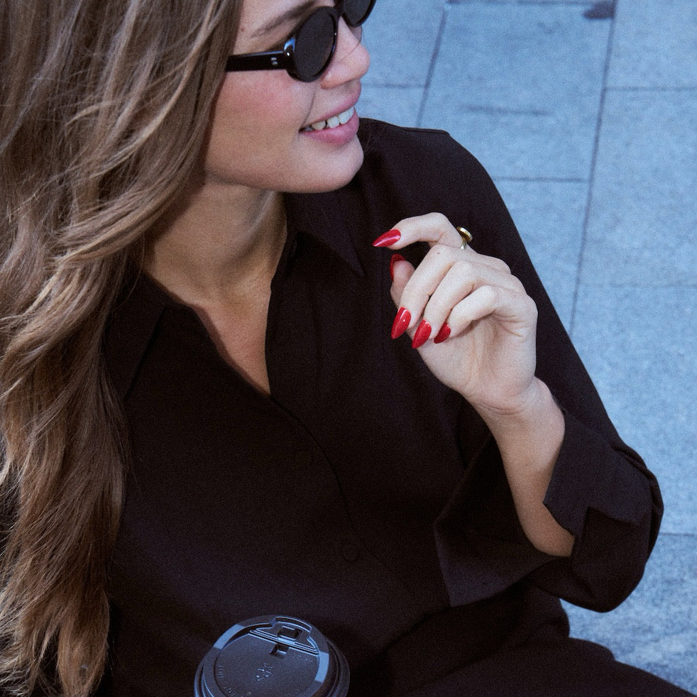 soimea faux ongles à pression rouges forme amande, style classique medium, finition laqué, red medium almond shape press-on nails