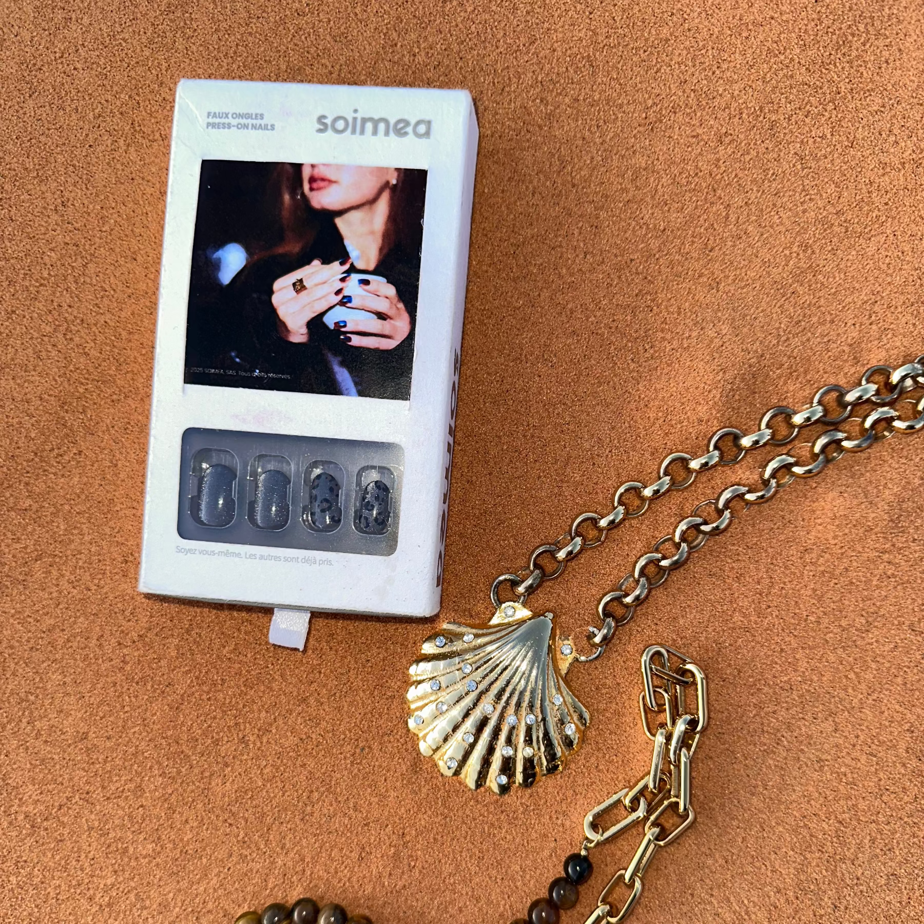 soimea faux ongles à pression taupe glacé forme rond medium effet œil-de-chat verre cristallin transparent avec motif leopard, rose brown animal print cateye oval press-on nails