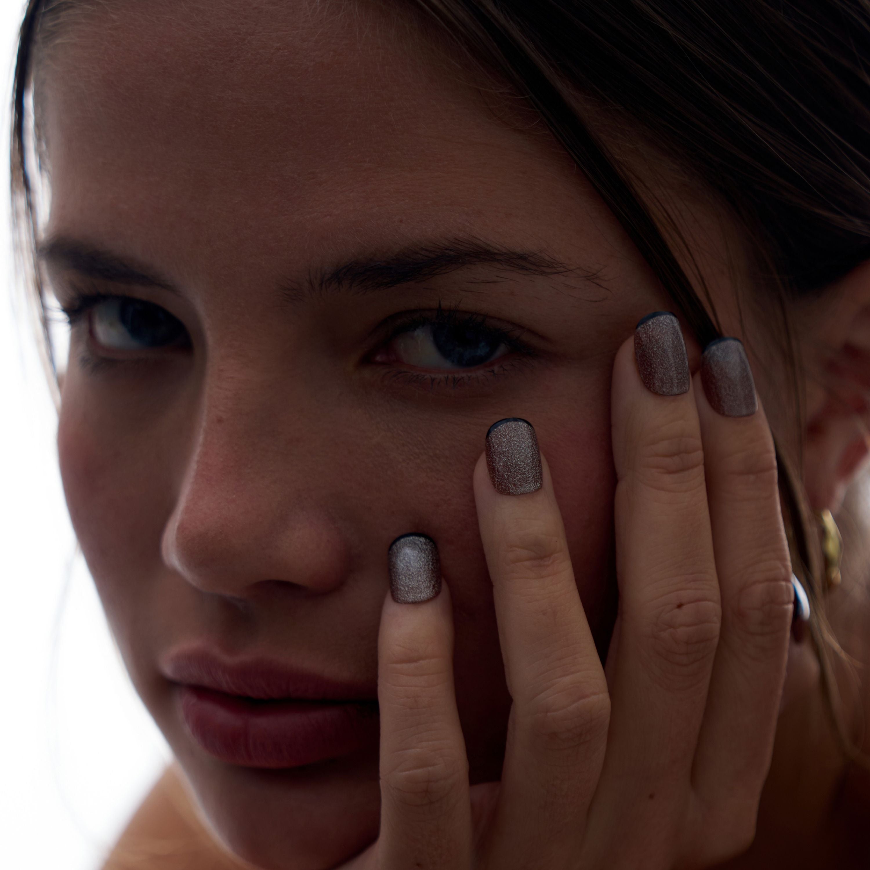 soimea faux ongles à pression taupe French manucure à bordures noires forme carre arrondi court effet œil-de-chat verre cristallin transparent, style classique, black french style cateye short squoval press-on nails